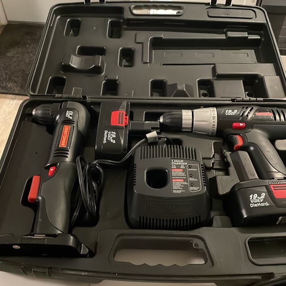 Craftsman die hard to drill cordless 19.2 V with carrying case used 2times Lnew - Picture 3 of 8